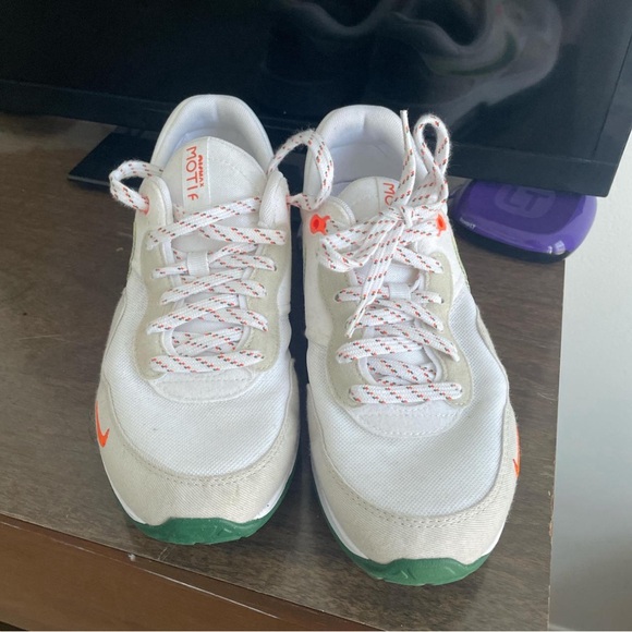 Nike air maxes - Picture 2 of 4